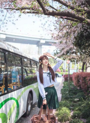 校花撅屁股挨打_HD720P欧美电影在线